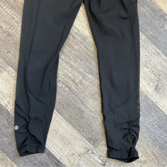 lululemon Seek the Heat Crop black size 4 with side pockets and rushed hem - Picture 6 of 10